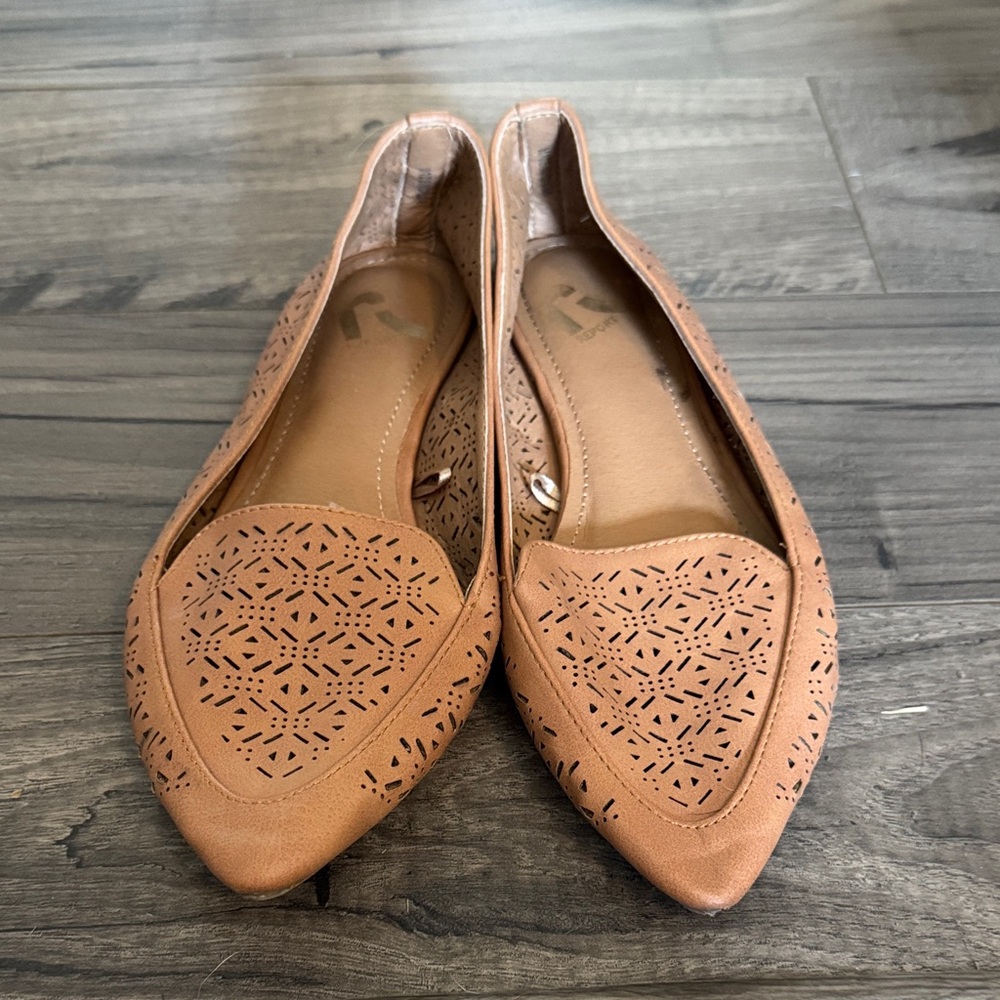 Elegant Tan Women's Eyelet Flats